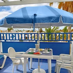 https://a-pie-de-piscina.in-canary-islands.com
